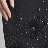 Abito a tubino in cady con pietre e piume sul fondo Tg 36