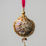 Collana realizzata con maxi conchiglia , pietre e strass, cordino in seta