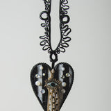 118 Collana 100% Handmade con passamaneria nera e ciondolo a cuore piatto grande con occhio- in pelle a righe bianca e nera