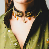 121 Collana chocker 100% Handmade con passamaneria nera e oro e pendente centrale