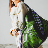 12 - NOMAD DARK JUNGLE – Borsa Medium Reversibile in Pelle effetto pitone verde smeraldo e bronzo metallizzato effetto struzzo