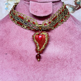 Collana chocker 100% Handmade con pssamaneria oro e ciondolo a cuore ricamato