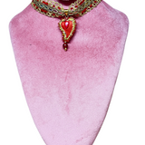 Collana chocker 100% Handmade con pssamaneria oro e ciondolo a cuore ricamato