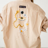 134 Camicia vintage color sabbia taglio maschile YSL con dipinto sulla schiena  TG XL - occhio e serpenti con strass