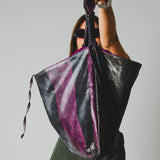 13 - NOMAD PURPLE NOIR – Borsa Media Reversibile in Pelle Stampa Serpente Nero e Viola e Pelle Grigio Metallizzato a Pois