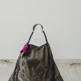 13 - NOMAD PURPLE NOIR – Borsa Media Reversibile in Pelle Stampa Serpente Nero e Viola e Pelle Grigio Metallizzato a Pois