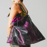 13 - NOMAD PURPLE NOIR – Borsa Media Reversibile in Pelle Stampa Serpente Nero e Viola e Pelle Grigio Metallizzato a Pois