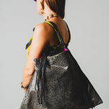 13 - NOMAD PURPLE NOIR – Borsa Media Reversibile in Pelle Stampa Serpente Nero e Viola e Pelle Grigio Metallizzato a Pois