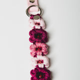 14 - PET À PORTER – BLOOMING PINK | Collare gioiello con fiori in paracord rosa e bordeaux e BioThane | 30–37 cm