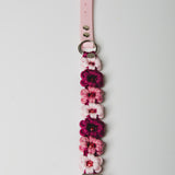 14 - PET À PORTER – BLOOMING PINK | Collare gioiello con fiori in paracord rosa e bordeaux e BioThane | 30–37 cm