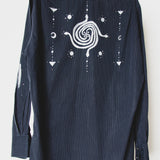 144 Camicia blu gessata  taglio maschile YSL con dipinto sulla schiena  TG L serpenti attorcigliati con strass