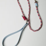 17 - PET À PORTER – CANDY SKY | Guinzaglio in paracord multicolor con maniglia in BioThane azzurro | 124 cm