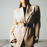 22 - ALMA Giacca Sartoriale Donna Oversize con spallina molto ampia in  cammello – Modello avvitato con maxi spallina TG 1