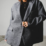 23 - Giacca NORA Sartoriale Donna Oversize in Lana Vergine  – Modello Scatoletta Le Peg spinata grigia con strass neri