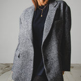23 - Giacca NORA Sartoriale Donna Oversize in Lana Vergine  – Modello Scatoletta Le Peg spinata grigia con strass neri