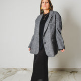 23 - Giacca NORA Sartoriale Donna Oversize in Lana Vergine  – Modello Scatoletta Le Peg spinata grigia con strass neri