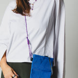 27 - NOMAD MINI ELECTRIC BLUE – Portacellulare in pelle blu elettrico traforata | Pezzo unico