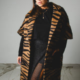 28 – L’OVER ALPACA | Cappotto Oversize Animalier in Lana Vergine e Alpaca con Tasche a Contrasto