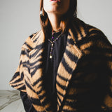 28 – L’OVER ALPACA | Cappotto Oversize Animalier in Lana Vergine e Alpaca con Tasche a Contrasto