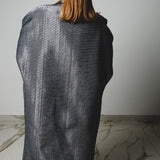 31 CAPPOTTO KOMOREBI CON FANTASIA BIANCA E NERA IN TESSUTO EFFETTO PAGLIA E TASCHE A CONTRASTO NERE