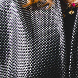 31 CAPPOTTO KOMOREBI CON FANTASIA BIANCA E NERA IN TESSUTO EFFETTO PAGLIA E TASCHE A CONTRASTO NERE