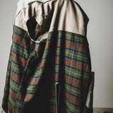 Trench vintage upcycling grigio con manica reglan e strass argento con illustrazione dipinta a mano