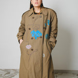 Vintage upcycling trench coat with raglan sleeves and cape with rhinestones and hand-painted illustration - size 50/52