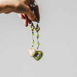 Orecchini ricamati a mano lunghi  con cuori pendenti e occhi di ceramica