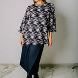 Top  in maglina modello con fantasia geometrica in lurex bianco,nero e viola