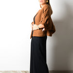 NATALINA - Giacca corta sartoriale in lana spessa, marrone.