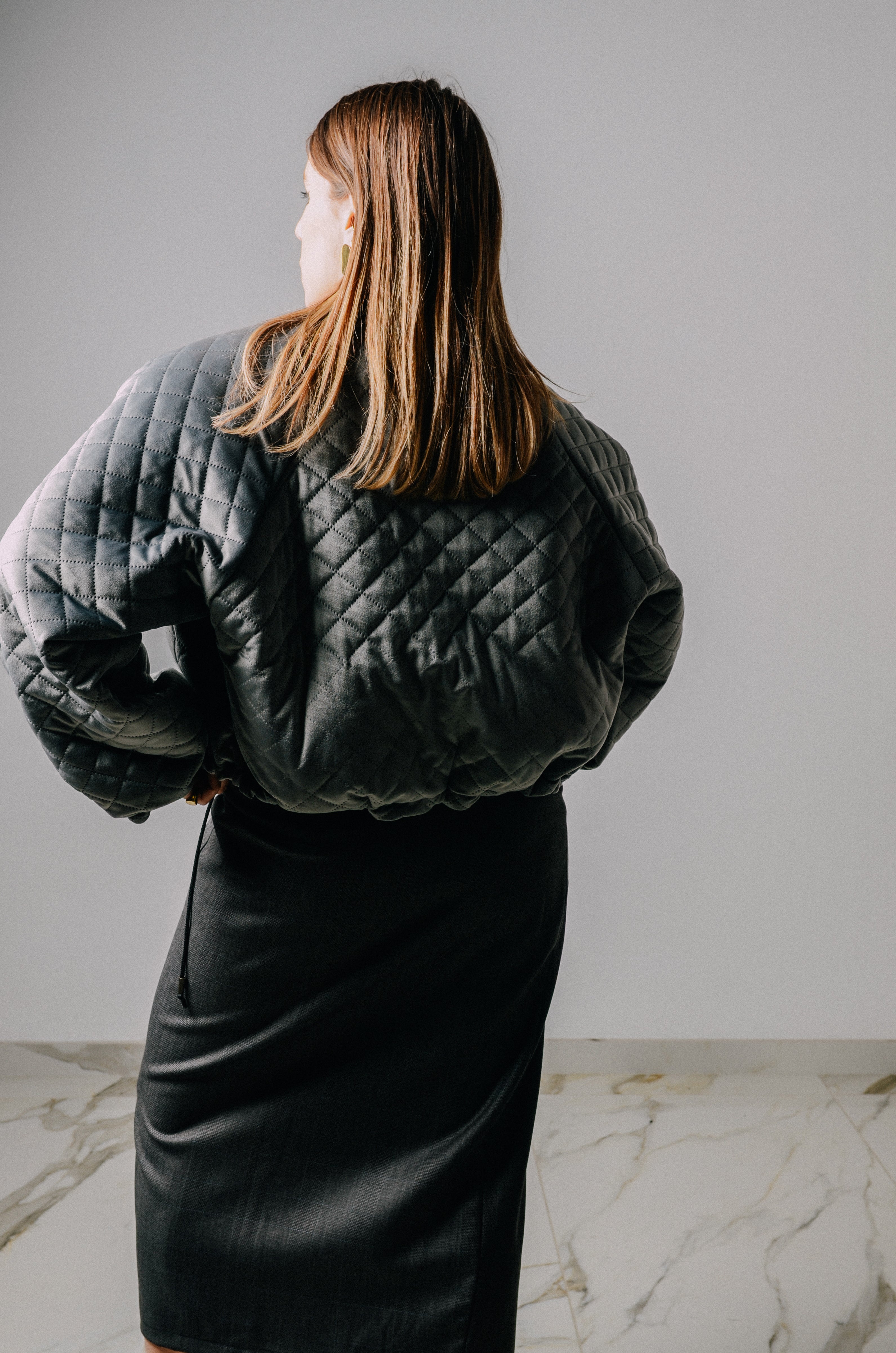 Bomber sartoriale imbottito in lana nero e bordeaux - double face