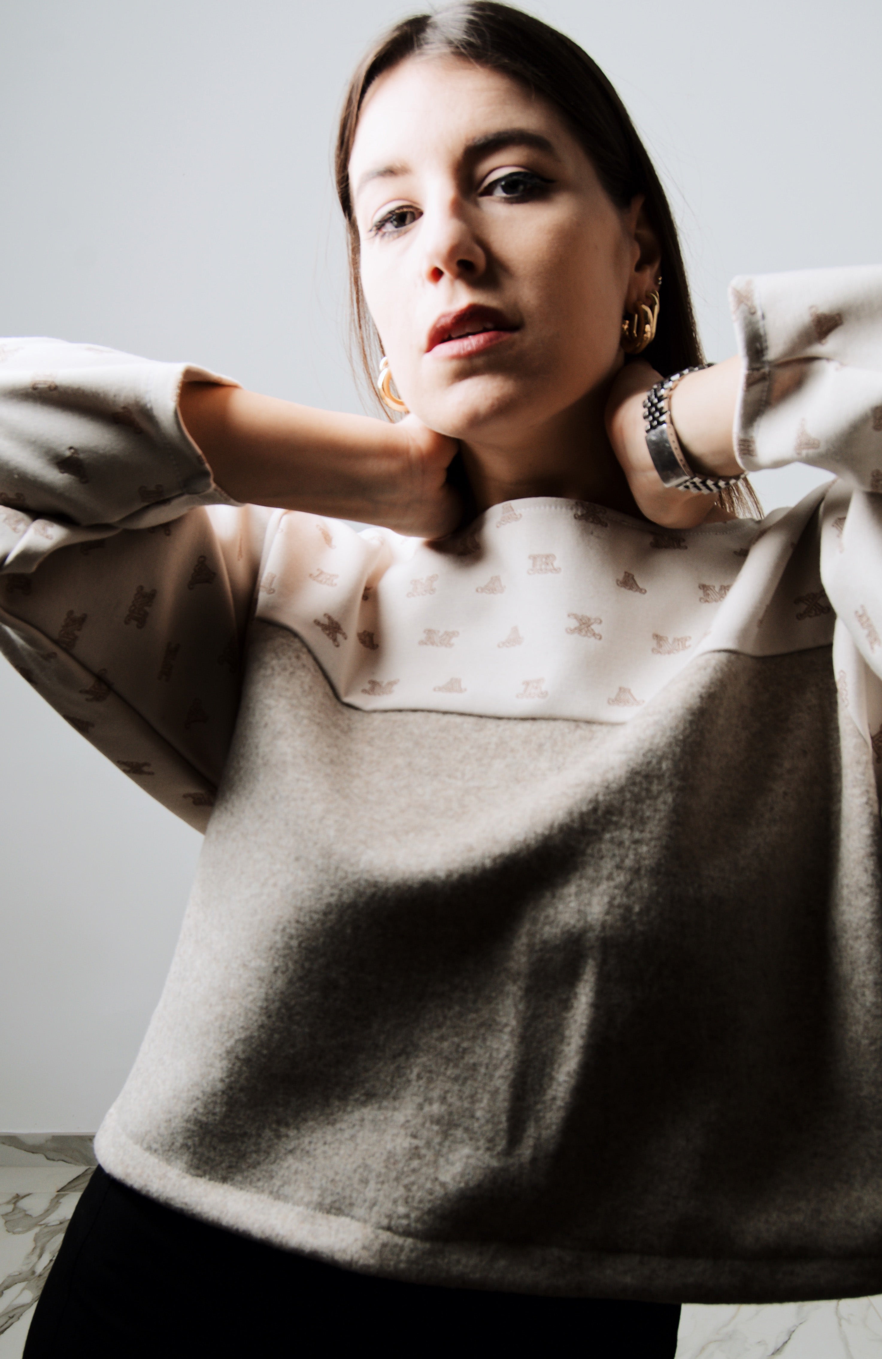Felpa crop sartoriale in cotone e lana beige con iniziali - tessuto MaxMara