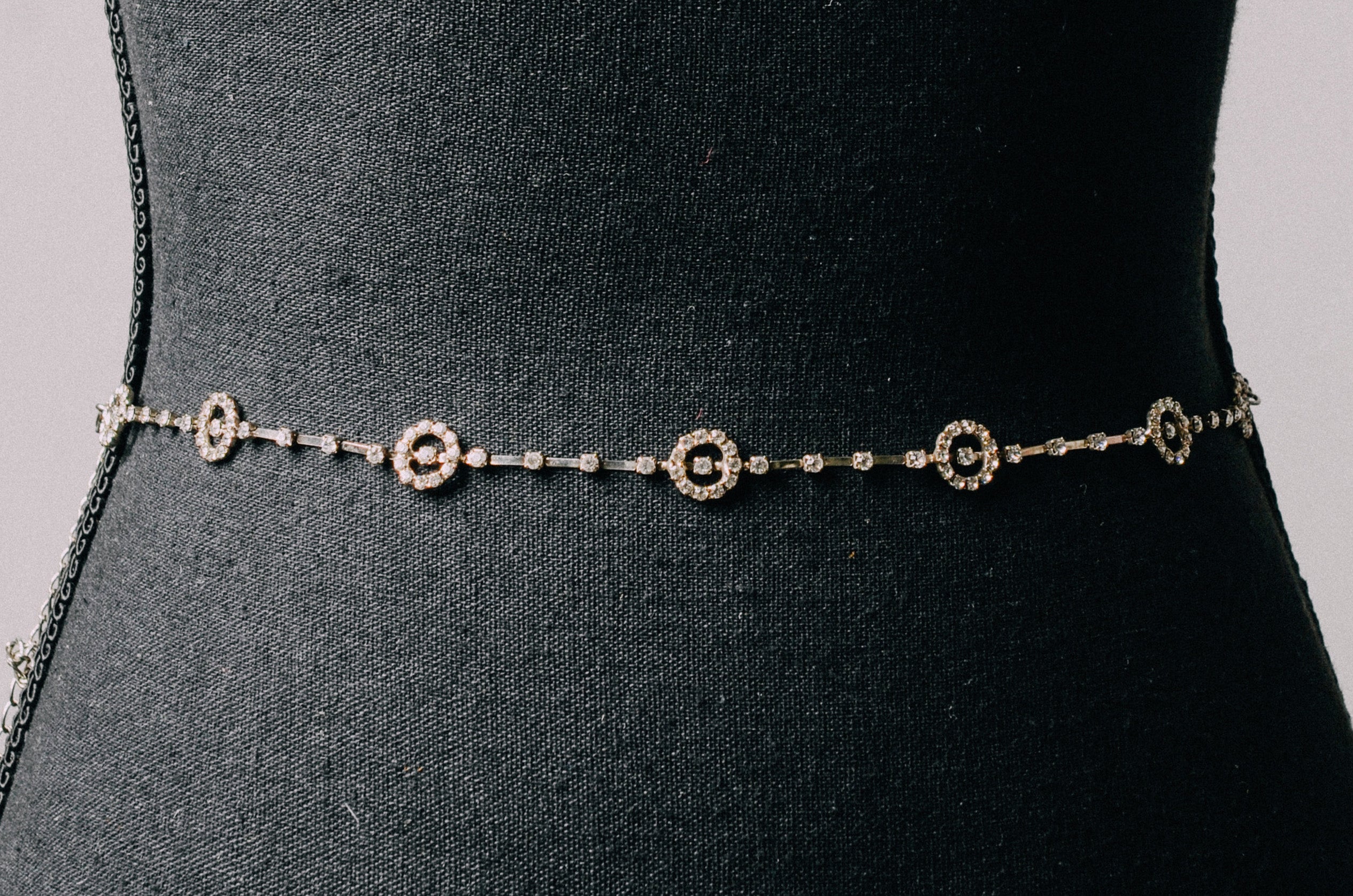 Cinturina gioiello con cerchi di strass argento