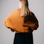 NATALINA - Giacca corta sartoriale in lana spessa, marrone.