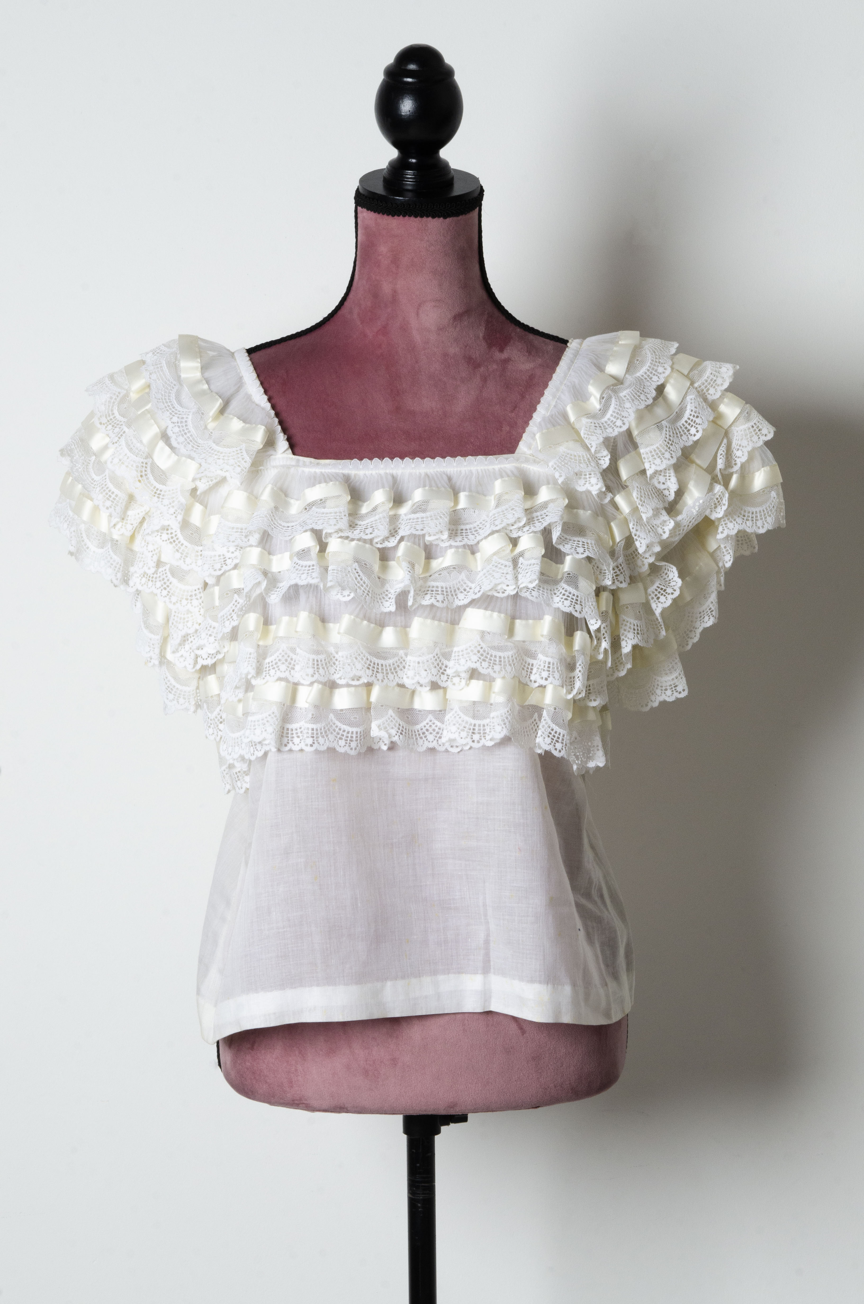 Camicetta vintage con balze di pizzo bianco -TG L