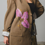 414 - Giacca in tencel e lino marrone Tg 52 con fiori rosa dipinti a mano e strass oro