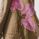 414 - Giacca in tencel e lino marrone Tg 52 con fiori rosa dipinti a mano e strass oro