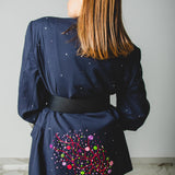 483 Giacca vintage blu, 3 bottoni in pura lana vergine con ricamo di fiori a mano - TG 54