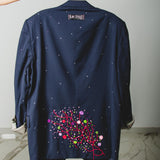 483 Giacca vintage blu, 3 bottoni in pura lana vergine con ricamo di fiori a mano - TG 54