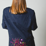 483 Giacca vintage blu, 3 bottoni in pura lana vergine con ricamo di fiori a mano - TG 54