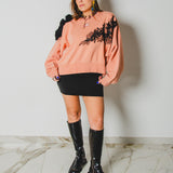 4 - Felpa Vintage Upcycling color salmone con applicazioni in pizzo nero TG M– Pezzo Unico