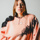 4 - Felpa Vintage Upcycling color salmone con applicazioni in pizzo nero TG M– Pezzo Unico