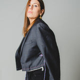 562 Giacca grigia in lana crop con tagli a vivo e laccini  Tg 52