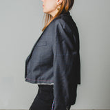 562 Giacca grigia in lana crop con tagli a vivo e laccini  Tg 52