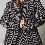 5 - ALMA Giacca Sartoriale Donna Oversize con spallina molto ampia in  Lana spessa nera spinata e rosa – Modello avvitato con maxi spallina TG 1