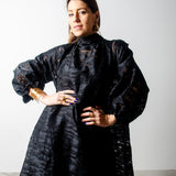 OPERA dress - Vestito sartoriale  accollato / scollo a V  ampio TESSUTO OPERATO NERO