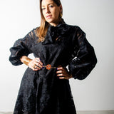 OPERA dress - Vestito sartoriale  accollato / scollo a V  ampio TESSUTO OPERATO NERO