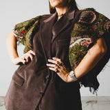 762 - Gilet vintage upcycling in velluto di cotone marrone con maniche in tessuto d’arredo – Tg 54