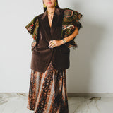 762 - Gilet vintage upcycling in velluto di cotone marrone con maniche in tessuto d’arredo – Tg 54
