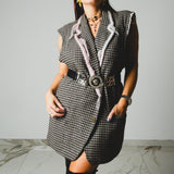 769 - Gilet vintage Giorgio Armani in lana grigia con ricamo a mano sul rever
